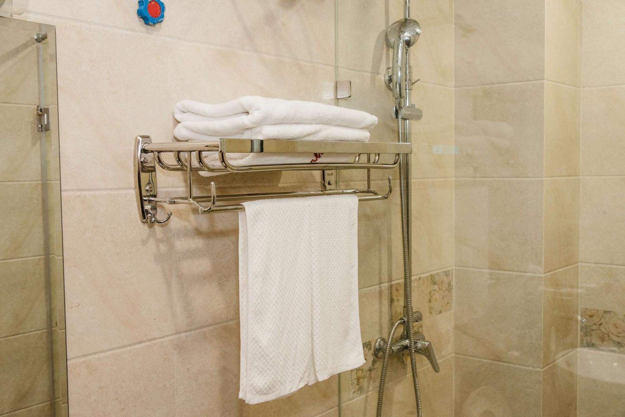 Vu Linh Hotel Hanoi Buitenkant foto